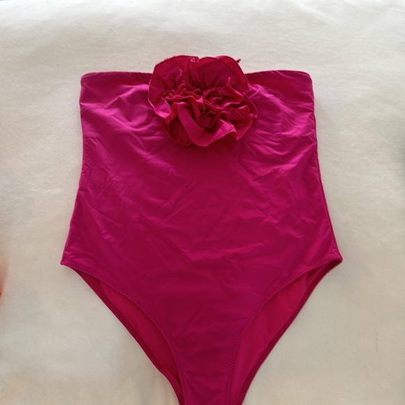 New without tag beautiful fushia one piece swimsuit - Picture 6 of 9